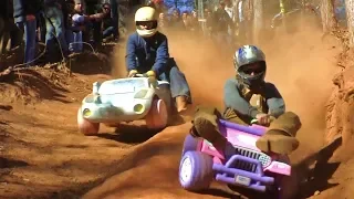 Carreras extremas sobre AUTOS de JUGUETE