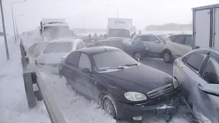 Снежный ад на трассе Москва – Петербург. Десятки машин в массовом ДТП, движение перекрыто