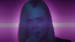 teen spirit elle fanning - lights scene