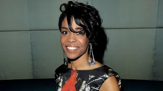 Michelle Williams falando sobre sua peça 'Chicago' durante Evento de Caridade 'Ndoro' em 2009