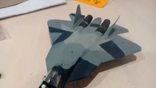 су-57 в 1/72 масштабе от звезды  в комплекте лестница и пилот