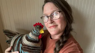 Knitting Podcast / Vlog Ep 8 🐔 Emotional Support Chicken, New Beanie Pattern, Thrift Store Yarn Haul