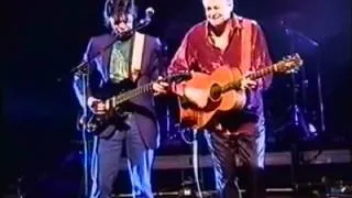 Tommy and Phil Emmanuel, France 2001, playing an "Irish And Scottish Medley".GREAT!