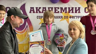 Победитель Александр Плющенко,соревнования Кубок Академии спорта.22.03.23 Нагр. и  Евгений Плющенко