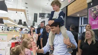 Justin Trudeau visits market with sons for Fete Nationale