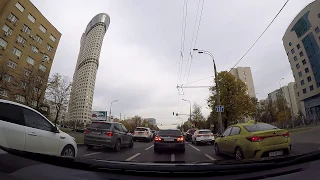 Москва из окна автомобиля. Поездка по городу на машине.