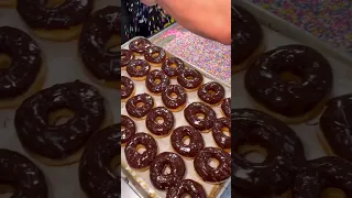 This is how FRESH CHOCOLATE DONUTS are GLAZED