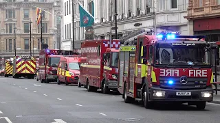 Fire engines rush to serious fire in Trafalgar Square 🚒