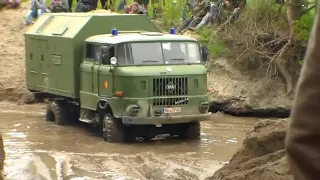 W 50 im Schlamm- Bergung durch KrAZ 255b