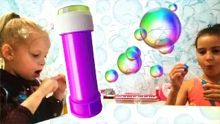 ВОЛШЕБНЫЕ мыльные пузыри которые не лопаются! Видео для детей.