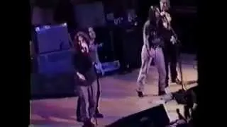 L7 & Pearl Jam - Rockin' In The Free World (Live)