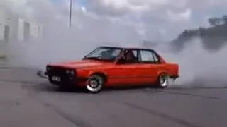 BMW E30 Street Burnout And Drift