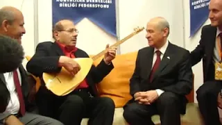 Devlet Bahçeli'nin Konfed Standını Ziyaretinde Rıza Konyalı'nın Verdiği Mini Konser