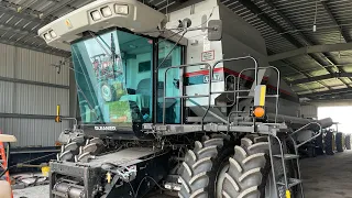 Setting up a Gleaner R72 for wheat, longer video.