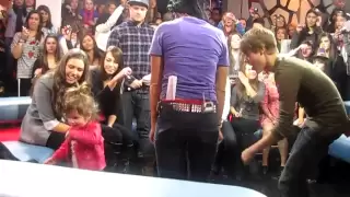 Justin bieber dancing with his little sister on NML !