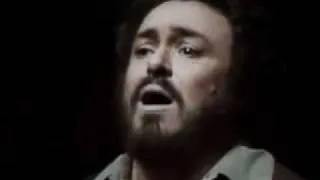 Luciano PAVAROTTI. Una furtiva lagrima. L' elisir d' amore. G. Donizetti.