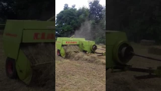 Claas Dominant met de International 644 voor het eerst aan het persen(2)