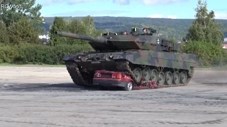 Panzer Leopard 2A6 überrollt Auto Car squashed by tank ♦ Tank crushing Car Bundeswehr PKW