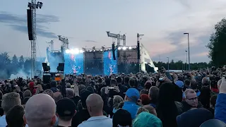 Metallicas Robert Trujillo & Kirk Hammett plays Popedas "Pitkä kuuma kesä" @ Finland 16.07.2019