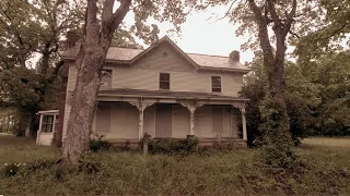 1900's  Farmhouse with family cemetery on the property.