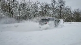 Toyota RAV4 i-AWD 4x4 hybrid snow drift