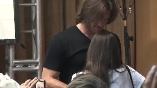 Cute moment - Jared Padalecki with a fan at the Roadhouse con - Rio de Janeiro