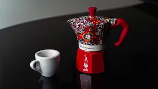 Moka Pot phiên bản D&G: sự kết hợp của cà phê và thời trang Ý!