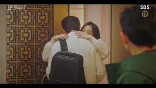 Penthouse season 2 - Seokhoon and Eunbyul get caught “dating” in elevator by adults scene