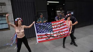 Femen protestam em Madrid contra reversão da lei do aborto nos EUA