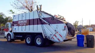 1989 WhiteGMC/ Leach 2R-II Rear Loader on Bulky Items