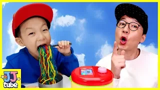 Color Noodle Pretend play with magic toys Dinosaur Gummy Pororo Tteokbokki with kids toys [JJ tube]