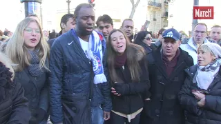 Johnny Hallyday, l’hommage des fans en chansons sur les Champs-Elysées