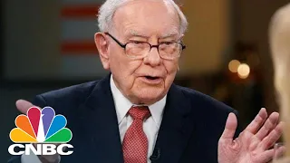 Warren Buffett On The Economy, The Annual Shareholder Meeting, And Apple | CNBC