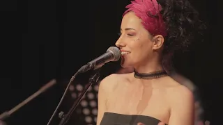 Merve Akyıldız mit Babylon Orchestra - Dolama Dolamayı