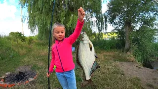 На рыбалку с семьей. Мой первый улов