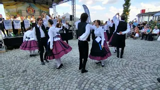 UNGARNDEUTSCHE TANZGRUPPE  aus SANKT MARTIN beim ERSTEN SALVATOR BIERFEST BUDAPEST -Savoyai-Terrasse