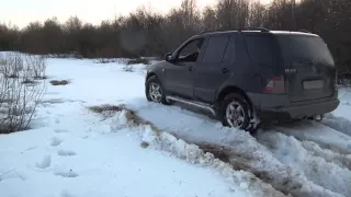 Mercedes ML W163 off-road. Мерседес МЛ 320 на бездорожье.