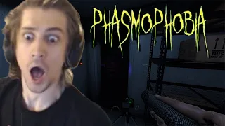 xQc Plays Phasmophobia VR and FREAKS Out