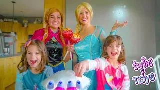 Anna helps ELSA teach Kate & Lilly about GIVING with MAGIC Hatchimals!!