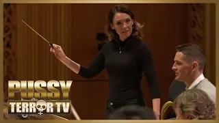 Hose zu beim Geige spielen! Caro beim WDR Funkhausorchester - PussyTerror TV