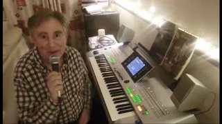 White  Christmas   played  on  the  Yamaha  Tyros 3