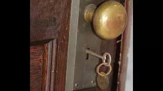 Abandoned Apartment Locked In 1939, Door Opened 70 Years Later To Reveal Priceless Secrets