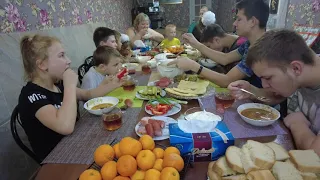 МУКБАНГ  суп Харчогрузинские лепешки и Большая семья.