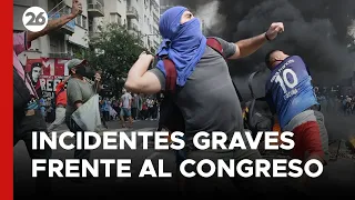 🚨 EN VIVO | Gente con caras tapadas y los incidentes más graves frente al Congreso de Argentina