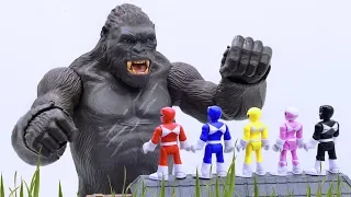 Power Rangers & Marvel Avengers Toys Pretend Play | KING KONG Attack Superhero