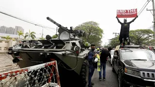 Proteste in Myanmar: Gepanzerte Fahrzeuge patrouillieren die Straßen