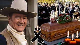 La vie et le décès douloureux de M. John Wayne