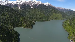 Абхазия - озеро Рица с высоты птичьего полета.