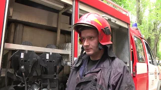 У Хмельницькому на пожежі п’ятиповерхівки вогнеборці врятували двох чоловік