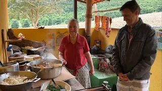 ALMOÇO DE MÃE, MACARRÃO FEITO EM CASA COM FRANGO NA CASINHA NO PÉ DA SERRA.